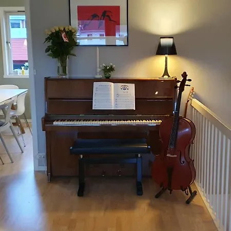 Townhouse In Close To Ons By Bus Semesterbostad *