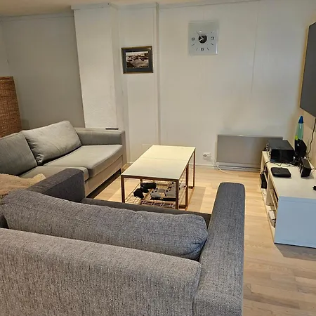 Townhouse In Close To Ons By Bus *
