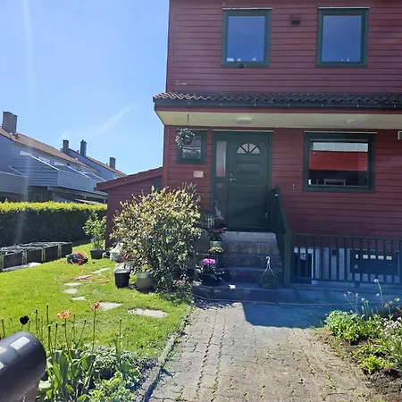Townhouse In Close To Ons By Bus